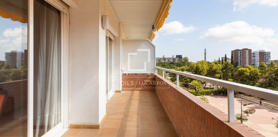 Apartamento en Barcelona, España 4 dormitorios, 130 m2 No. 194977