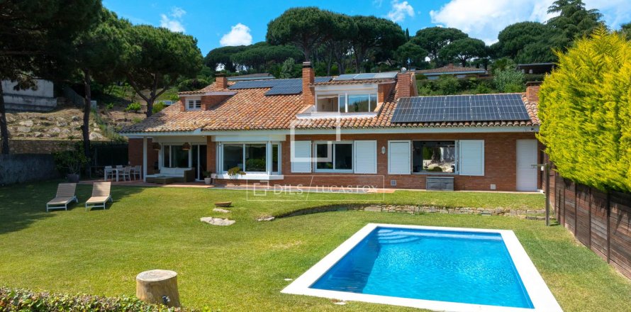 Villa a Sant Vicenc De Montalt, Barcelona, Spagna 5 camere da letto, 545 mq. N° 194978