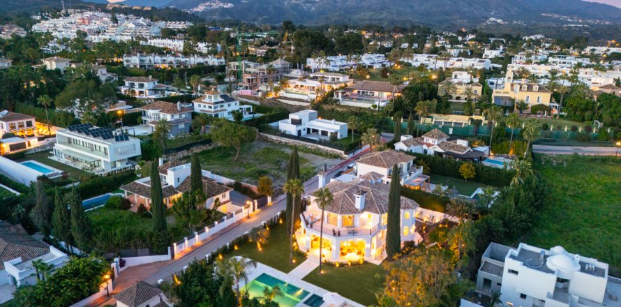 Villa à Marbella, Malaga, Espagne 5 chambres, 722 m2 No. 135029