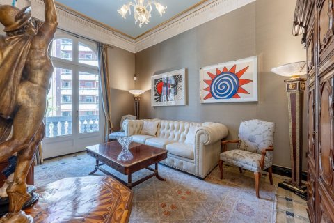 Huoneisto myytävänä Barcelona, Espanja, 4 makuuhuonetta, 250 m2 No. 146273 - kuva 27