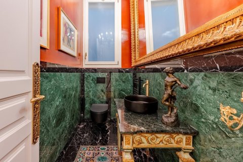 Huoneisto myytävänä Barcelona, Espanja, 4 makuuhuonetta, 250 m2 No. 146273 - kuva 16