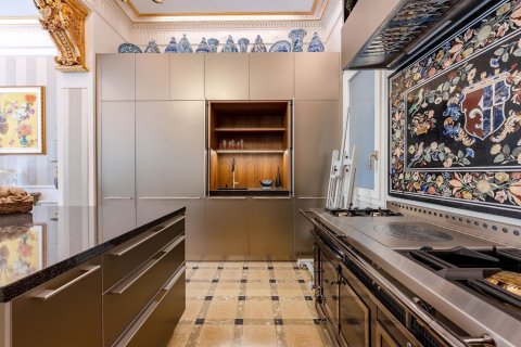 Huoneisto myytävänä Barcelona, Espanja, 4 makuuhuonetta, 250 m2 No. 146273 - kuva 9