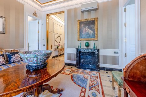 Huoneisto myytävänä Barcelona, Espanja, 4 makuuhuonetta, 250 m2 No. 146273 - kuva 26