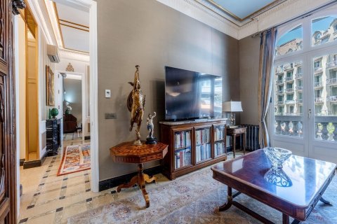Huoneisto myytävänä Barcelona, Espanja, 4 makuuhuonetta, 250 m2 No. 146273 - kuva 28
