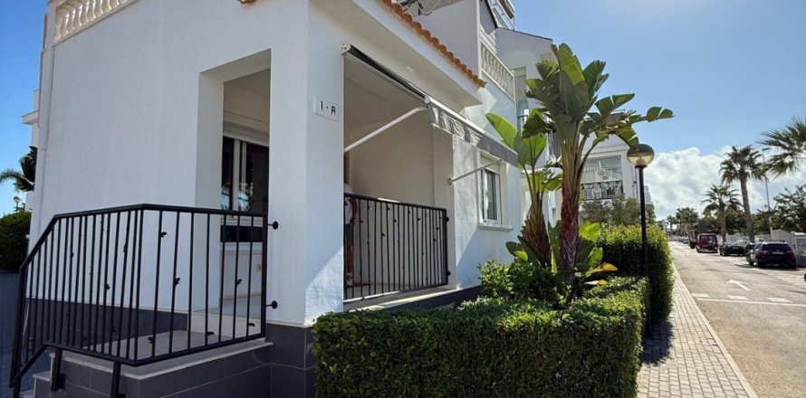 Townhouse Torrevieja, Alicante, Spain 2 bedrooms, 95 sq.m. No. 137967