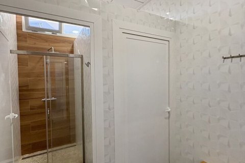 Продажа квартиры в Гуардамар-дель-Сегура, Аликанте, Испания 3 спальни, 100м2 №189984 - фото 7