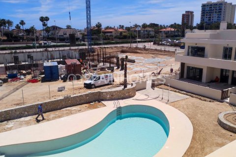 Продажа квартиры в Торревьеха, Аликанте, Испания 2 спальни, 92м2 №48874 - фото 12