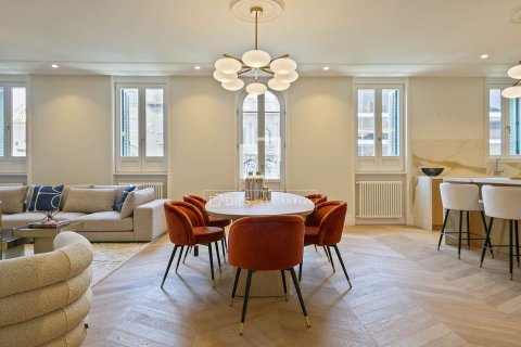 Kattohuoneisto myytävänä Barcelona, Espanja, 3 makuuhuonetta, 178 m2 No. 192731 - kuva 13