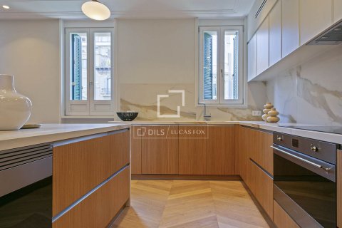 Kattohuoneisto myytävänä Barcelona, Espanja, 3 makuuhuonetta, 178 m2 No. 192731 - kuva 12