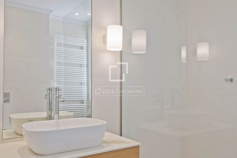 Kattohuoneisto myytävänä Barcelona, Espanja, 3 makuuhuonetta, 178 m2 No. 192731 - kuva 26