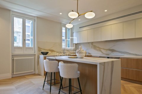 Kattohuoneisto myytävänä Barcelona, Espanja, 3 makuuhuonetta, 178 m2 No. 192731 - kuva 11