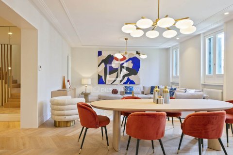 Kattohuoneisto myytävänä Barcelona, Espanja, 3 makuuhuonetta, 178 m2 No. 192731 - kuva 6