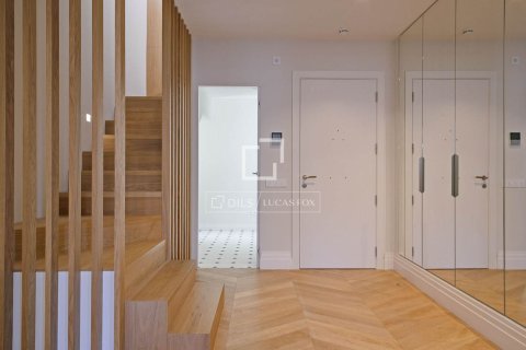 Kattohuoneisto myytävänä Barcelona, Espanja, 3 makuuhuonetta, 178 m2 No. 192731 - kuva 16