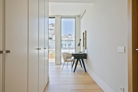 Kattohuoneisto myytävänä Barcelona, Espanja, 3 makuuhuonetta, 178 m2 No. 192731 - kuva 30