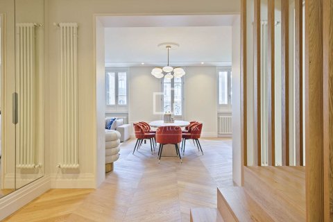 Kattohuoneisto myytävänä Barcelona, Espanja, 3 makuuhuonetta, 178 m2 No. 192731 - kuva 14