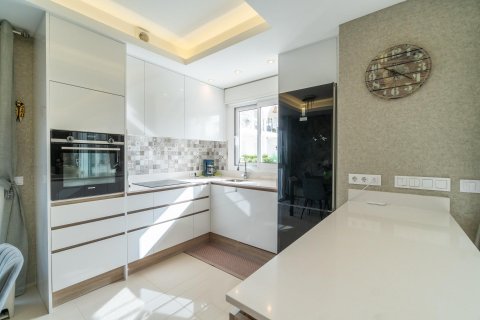 Apartment for sale in Alicante, Spain 2 bedrooms, 82 sq.m. No. 195252 - photo 5