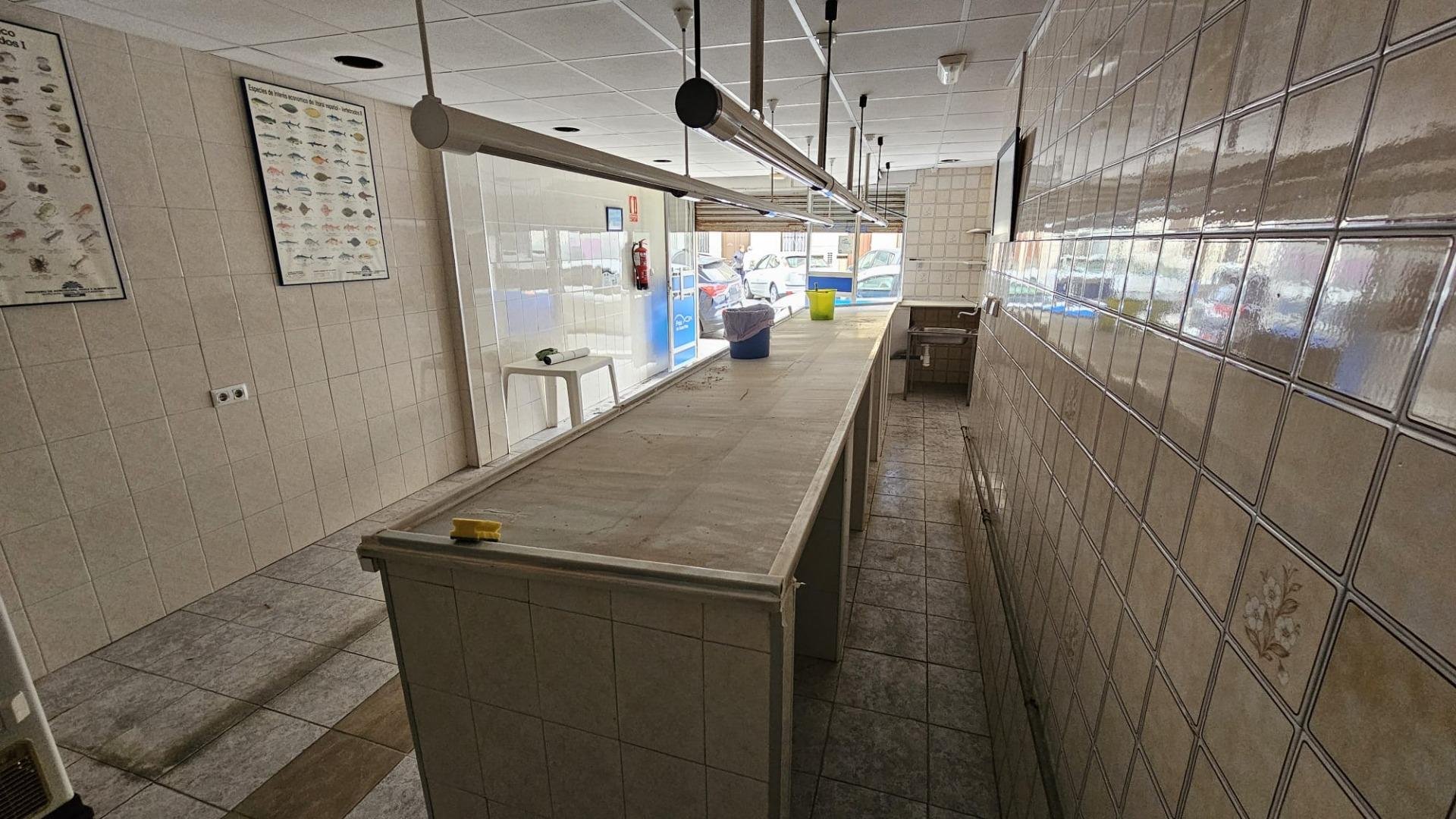 Commercial property à Elche, Alicante, Espagne 100 m2 No. 183788