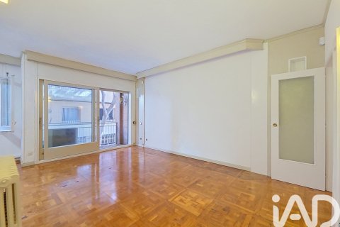 Wohnung zum Verkauf in Barcelona, Spanien 3 Schlafzimmer, 121 m2 Nr. 196620 - Foto 2