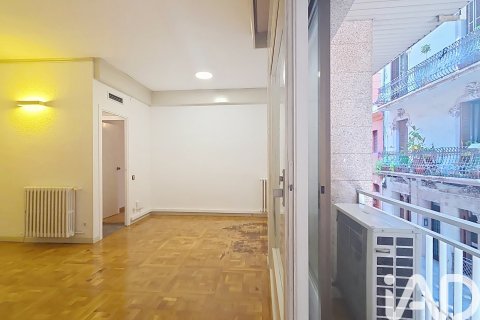 Wohnung zum Verkauf in Barcelona, Spanien 3 Schlafzimmer, 121 m2 Nr. 196620 - Foto 3