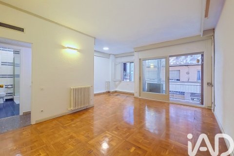 Apartment à Barcelona, Espagne 3 chambres, 121 m2 No. 196620