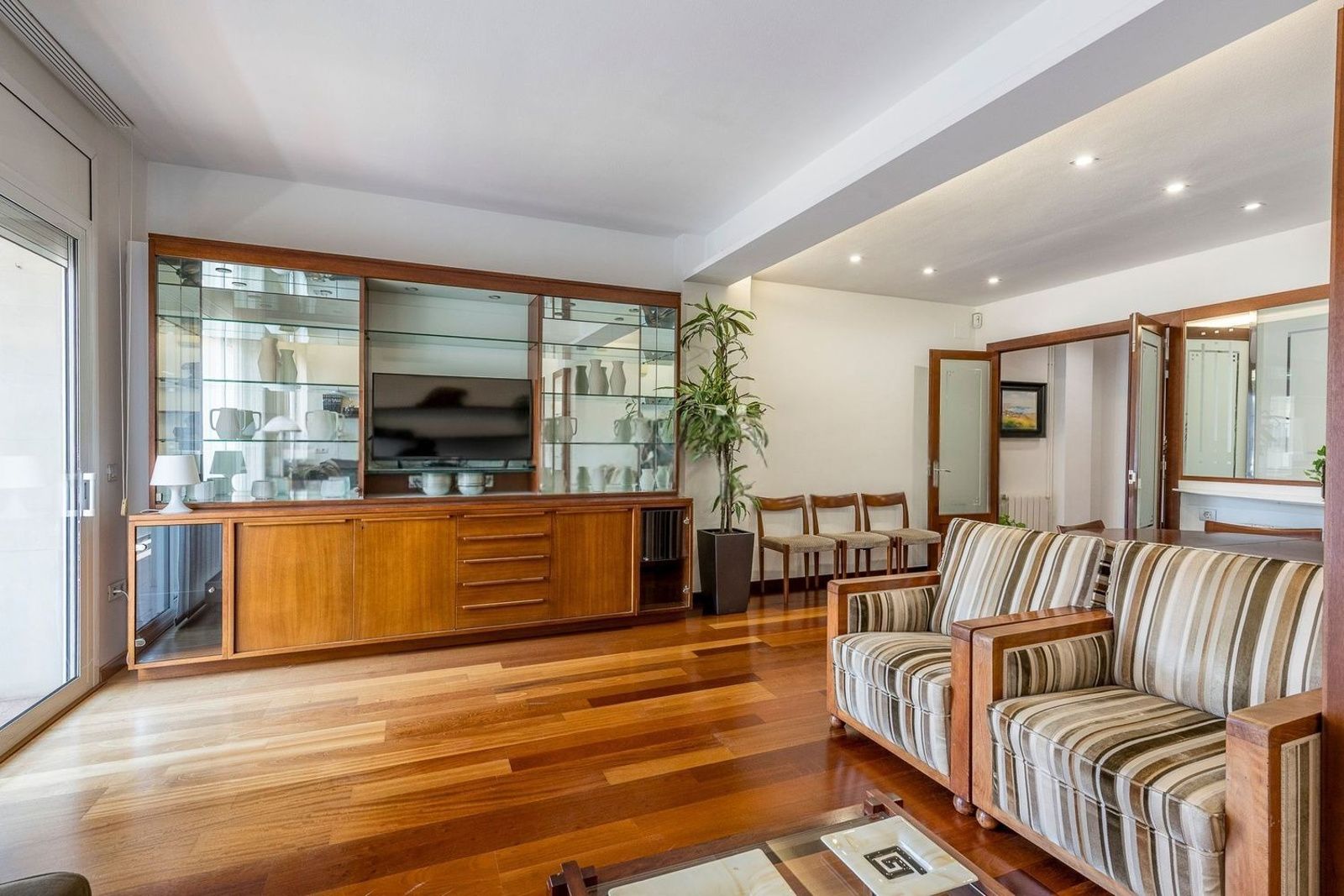 Apartamento en Barcelona, España 3 dormitorios, 121 m2 No. 184604