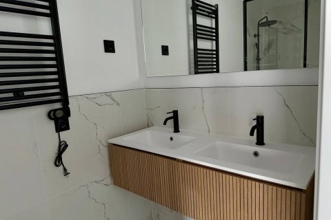 Apartamento en venta en Cerdanyola del Vallès, Barcelona, España 2 dormitorios, 97 m2 No. 184603 - foto 11