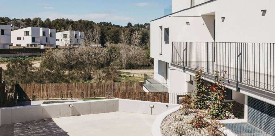 Apartamento en Cerdanyola del Vallès, Barcelona, España 2 dormitorios, 97 m2 No. 184603