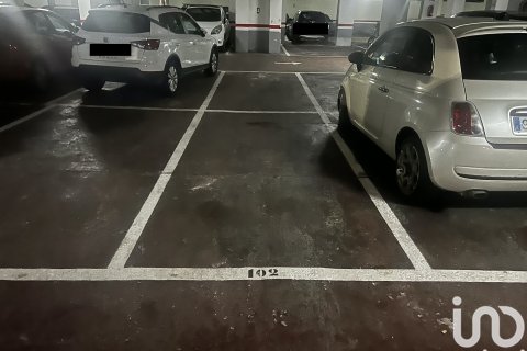 Pysäköinti myytävänä L'Hospitalet de Llobregat, Barcelona, Espanja , 8 m2 No. 186099 - kuva 2