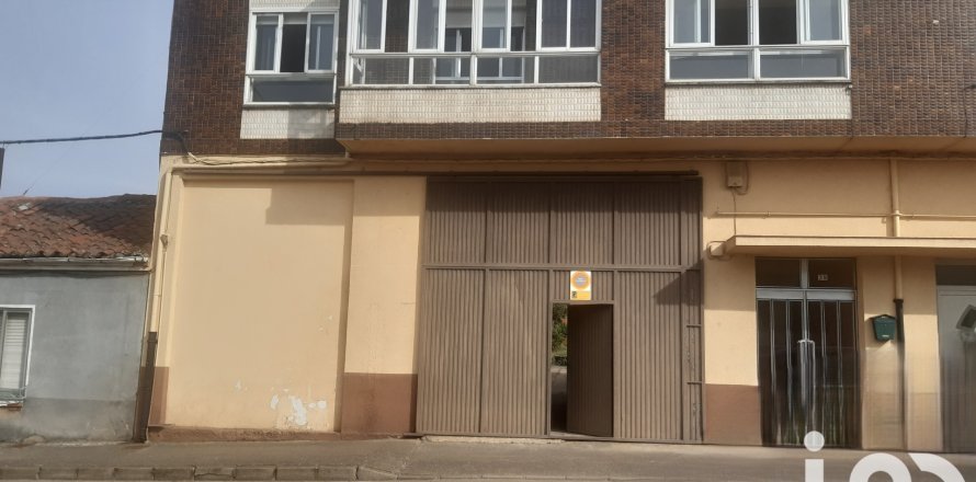 Дом в Ла-Баньеса, Леон, Испания 4 спальни, 376м2 №153552