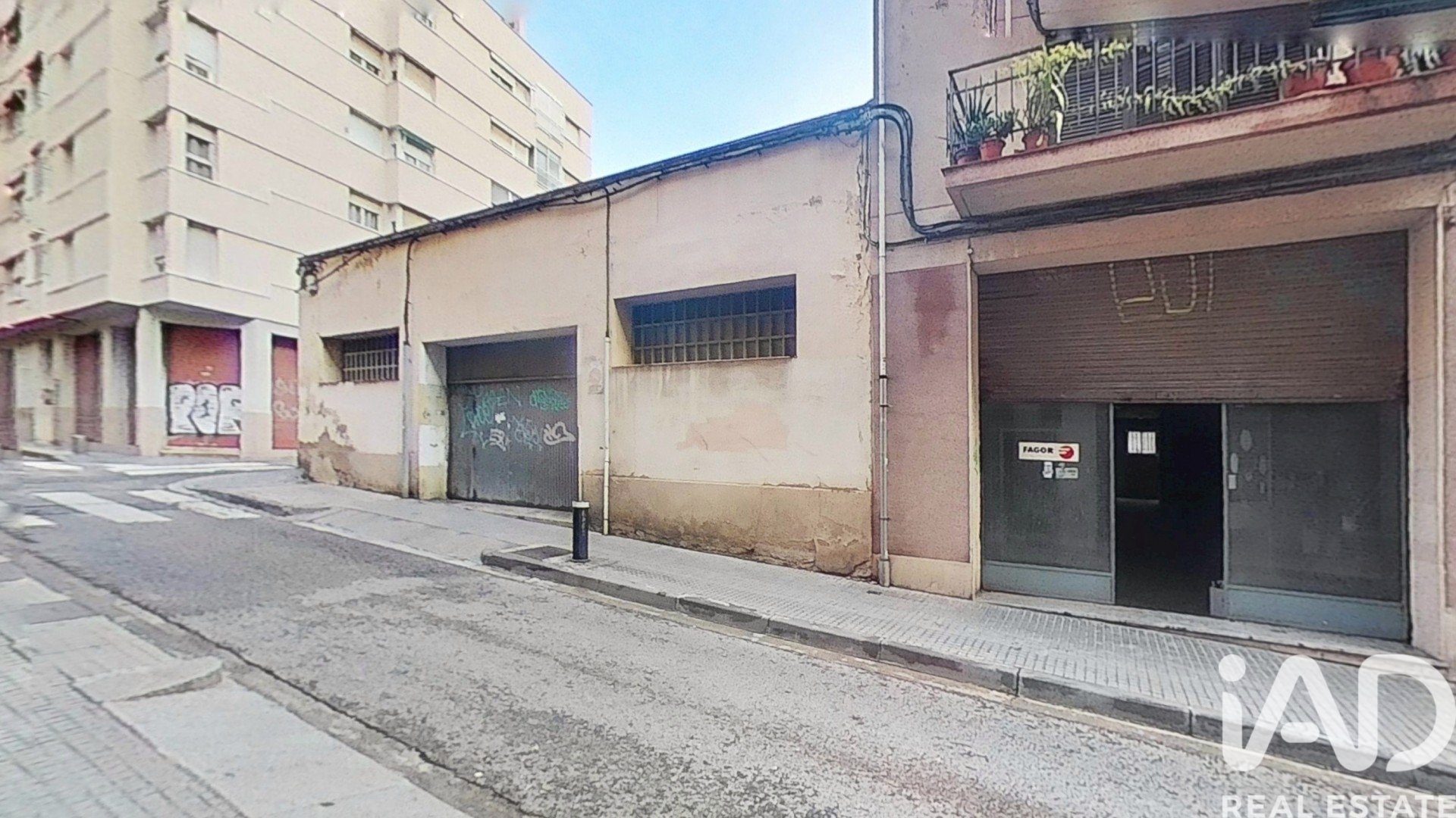 Proprietà commerciale a Reus, Tarragona, Spagna 3 camere da letto, 355 mq. N° 185343
