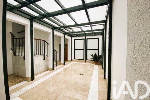 Apartment for sale in Chiclana de la Frontera, Cadiz, Spain 1 bedroom, 57 sq.m. No. 185344 - photo 3