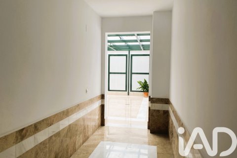 Apartment for sale in Chiclana de la Frontera, Cadiz, Spain 1 bedroom, 57 sq.m. No. 185344 - photo 2