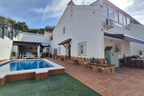 Villa à vendre à Los Balcones, Alicante, Espagne, 4 chambres, 144 m2 No. 188931 - photo 19