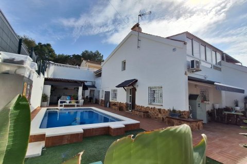 Villa à vendre à Los Balcones, Alicante, Espagne, 4 chambres, 144 m2 No. 188931 - photo 2