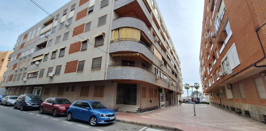 Apartamento en Torrevieja, Alicante, España 3 dormitorios, 175 m2 No. 188927