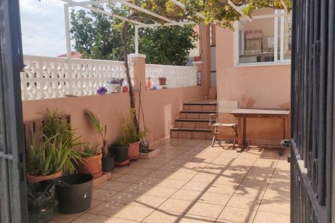 Bungalow for sale Torrevieja, Alicante, Spain 2 bedrooms, 60 sq.m. No. 104388 - photo 2