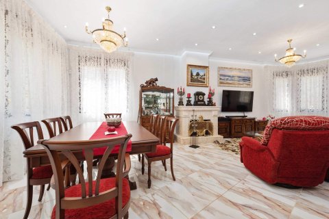 Villa for sale in Alicante, Spain 4 bedrooms, 280 sq.m. No. 189616 - photo 4