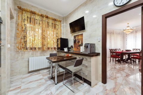 Villa for sale in Alicante, Spain 4 bedrooms, 280 sq.m. No. 189616 - photo 9