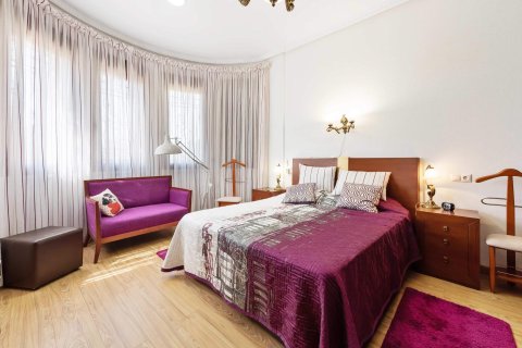 Villa for sale in Alicante, Spain 4 bedrooms, 280 sq.m. No. 189616 - photo 14
