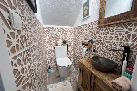 Finca for sale in Dolores, Alicante, Spain 4 bedrooms, 200 sq.m. No. 189618 - photo 10