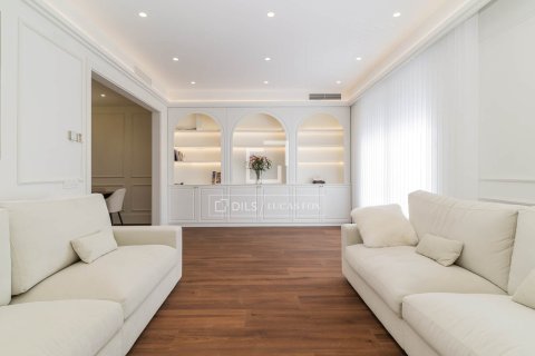 Wohnung in Barcelona, Spanien 5 Schlafzimmer, 215 m2 Nr. 164630