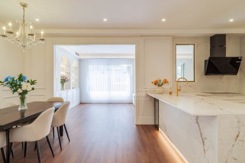 Wohnung zum Verkauf in Barcelona, Spanien 5 Schlafzimmer, 215 m2 Nr. 164630 - Foto 2