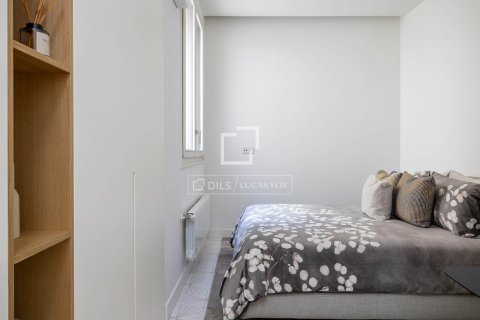 Apartment à vendre à Barcelona, Espagne, 2 chambres, 152 m2 No. 164629 - photo 24