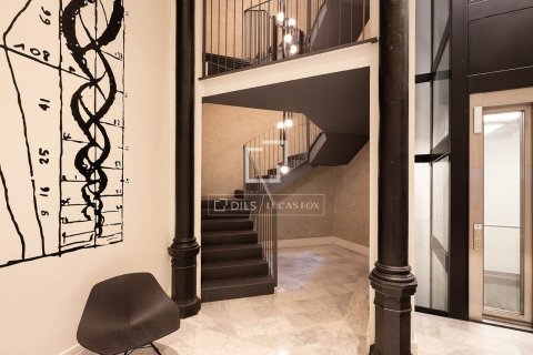 Apartment à vendre à Barcelona, Espagne, 2 chambres, 152 m2 No. 164629 - photo 30