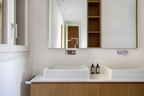 Apartment à vendre à Barcelona, Espagne, 2 chambres, 152 m2 No. 164629 - photo 21