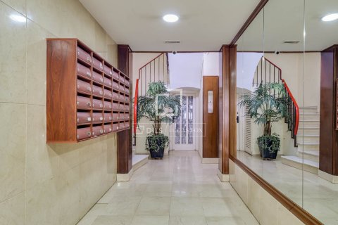 Apartment à vendre à Barcelona, Espagne, 2 chambres, 69 m2 No. 164631 - photo 28
