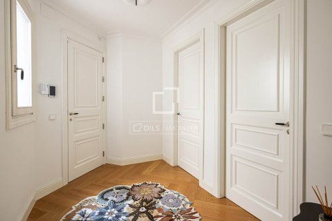 Продажа квартиры в Барселона, Испания 3 спальни, 190м2 №164628 - фото 30