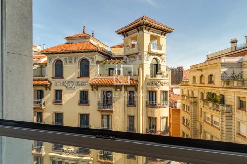 Продажа квартиры в Барселона, Испания 3 спальни, 115м2 №164633 - фото 24