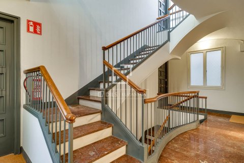 Продажа квартиры в Барселона, Испания 3 спальни, 115м2 №164633 - фото 5