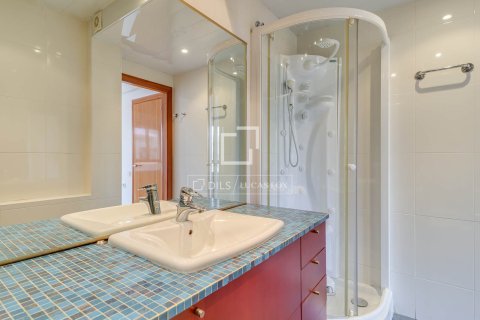 Продажа квартиры в Барселона, Испания 3 спальни, 115м2 №164633 - фото 29